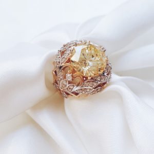 В 1039 — Золотое кольцо с канареечным цирконом